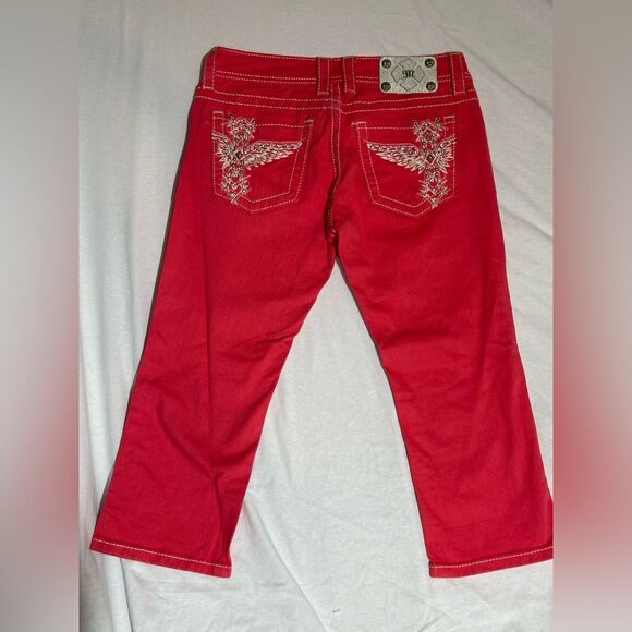 Miss Me capri JP5117P25
See smudges in photos, minor marks. Size 4 - Picture 3 of 5